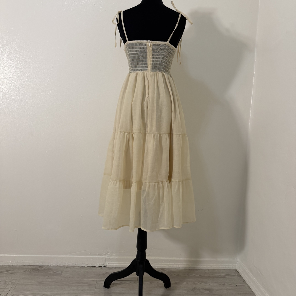 Elegant Cream Sleeveless Dress - Picture 4 of 9